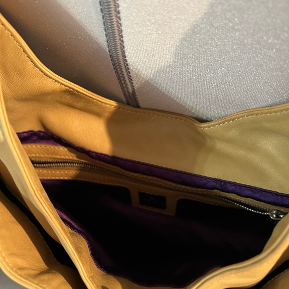 π₯ Vintage Fendi leather purse π₯ - Picture 7 of 16